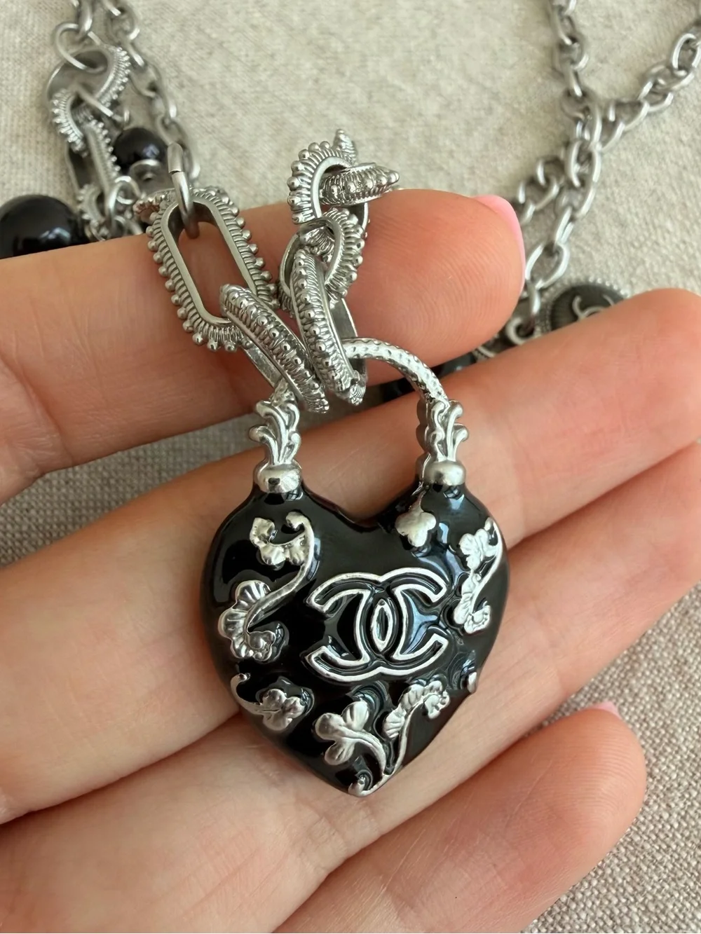 🖤CHANEL Black and Silver Heart Charm Necklace🖤